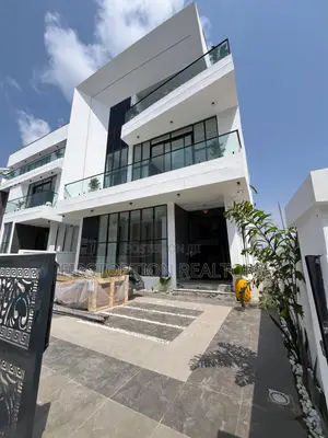 5bdrm House in Chevron for sale