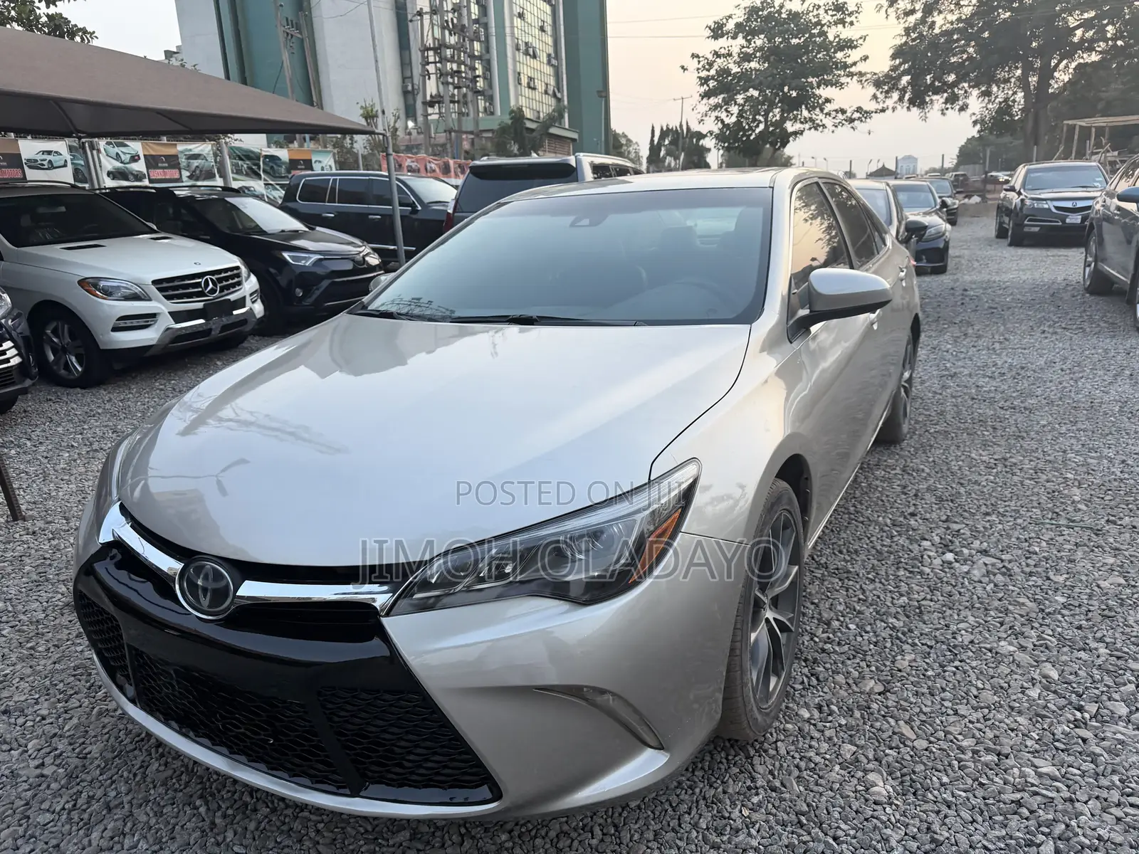 Toyota Camry XSE V6 4dr Sedan (3.5L 6cyl 6A) 2016 Gold