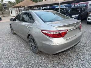 Toyota Camry XSE V6 4dr Sedan (3.5L 6cyl 6A) 2016 Gold