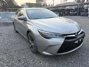 Toyota Camry XSE V6 4dr Sedan (3.5L 6cyl 6A) 2016 Gold