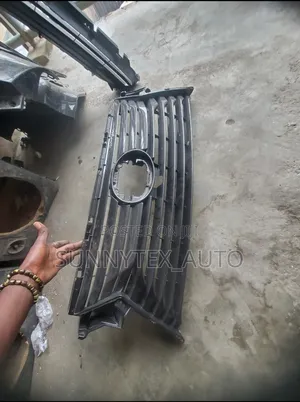 Front Grill Rx350 2017-2018 Camera Hole