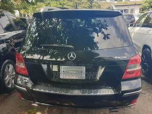 Mercedes-Benz GLK-Class Base GLK 350 4dr AWD 4MATIC (3.5L 6cyl 7A) 2015