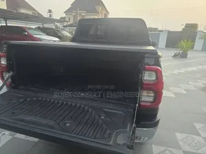 Toyota Hilux 2021 Black