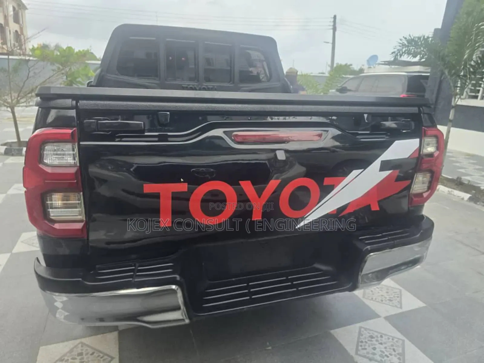 Toyota Hilux 2021 Black