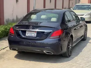 Mercedes-Benz C300 2020 Blue