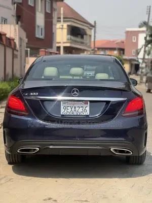 Mercedes-Benz C300 2020 Blue