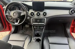 Mercedes-Benz GLA 250 2018 Red