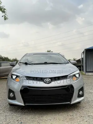 Toyota Corolla LE 4dr Sedan (1.8L 4cyl CVT) 2015 Silver