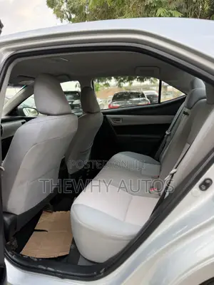 Toyota Corolla LE 4dr Sedan (1.8L 4cyl CVT) 2015 Silver