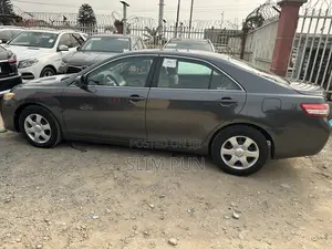 Toyota Camry LE 4dr Sedan (2.5L 4cyl 6AM) 2010 Gray