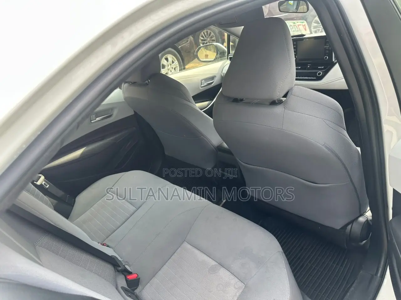 Toyota Corolla LE 2020 White