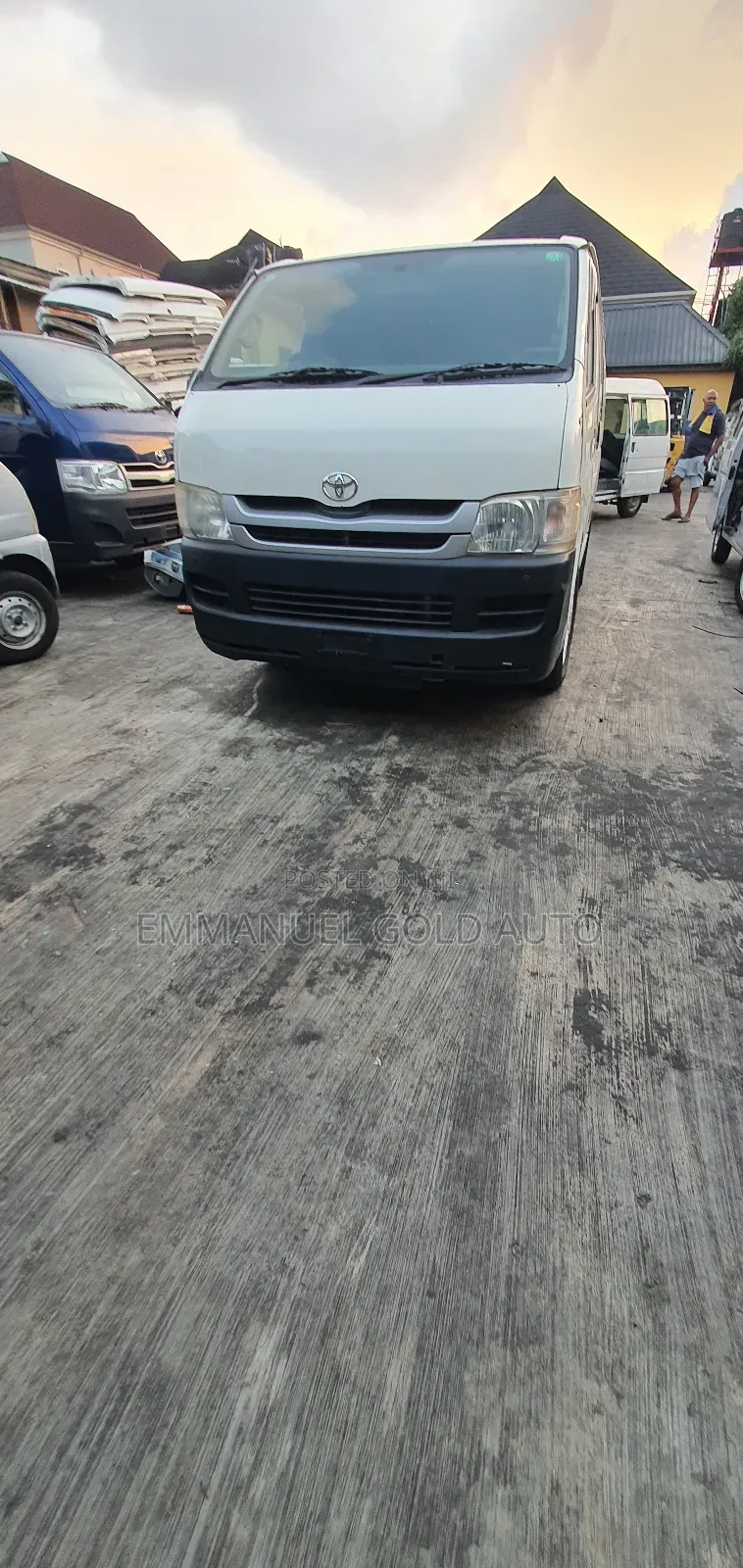 Toyota HiAce 2014 White