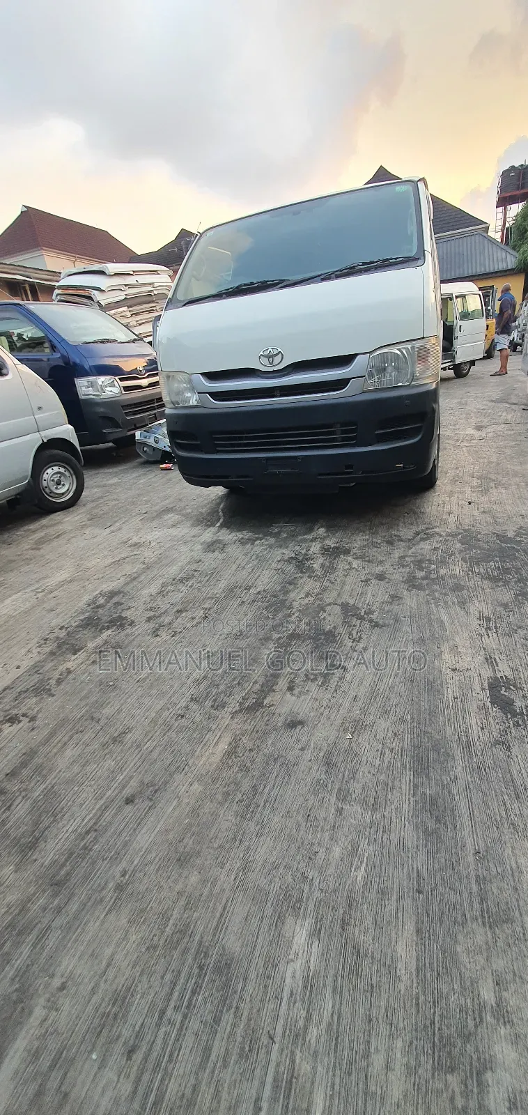 Toyota HiAce 2014 White