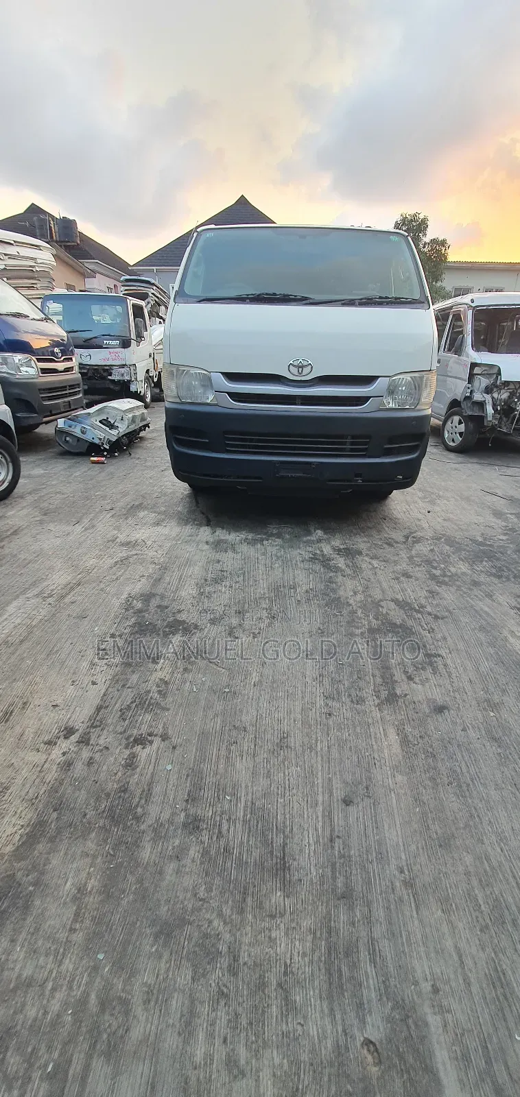 Toyota HiAce 2014 White