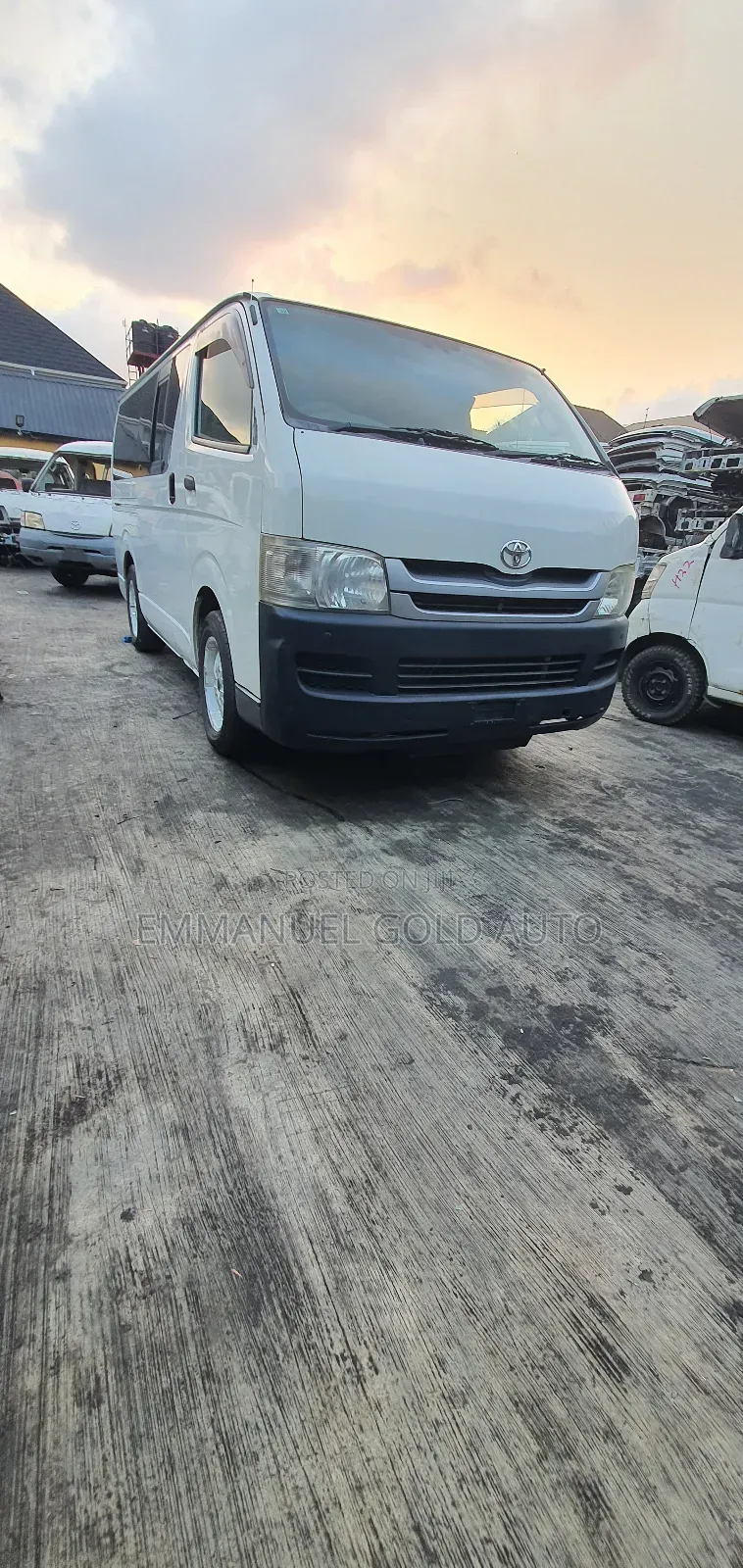 Toyota HiAce 2014 White