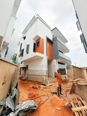 4bdrm Duplex in In A Secure Estate, Maryland for sale