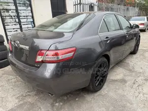 Toyota Camry LE V6 4dr Sedan (3.5L 6cyl 6AM) 2010 Gray