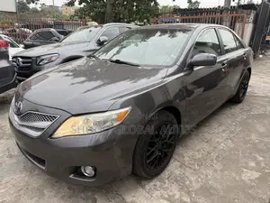 Toyota Camry LE V6 4dr Sedan (3.5L 6cyl 6AM) 2010 Gray