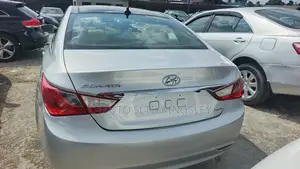 Hyundai Sonata Limited Sedan FWD (2.4L 4cyl 6A) 2012 Silver
