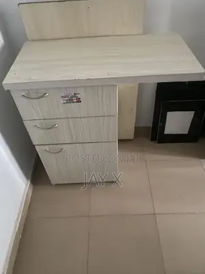 Receptionist /Reading Table