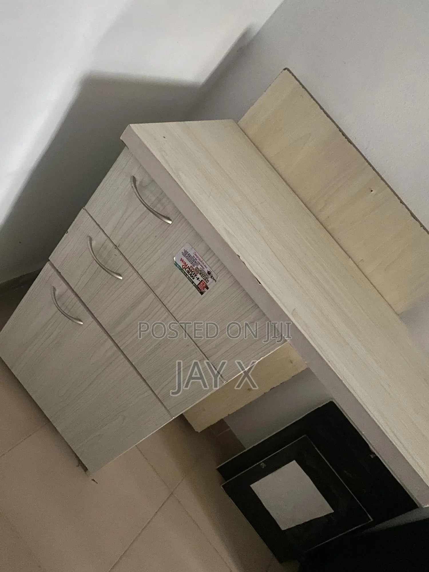 Receptionist /Reading Table
