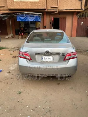 Toyota Camry XLE 4dr Sedan (2.5L 4cyl 6A) 2011 Gray
