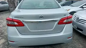 Nissan Sentra SV 4dr Sedan (1.8L 4cyl CVT) 2015 Silver