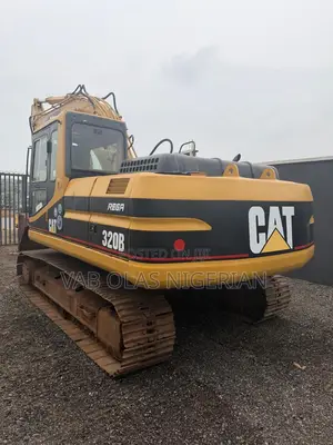 2014 Excavator B320