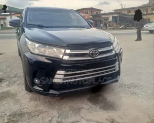 Toyota Highlander LE 4dr SUV (3.5L 6cyl 6A) 2015 Black