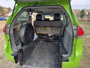 Toyota Sienna L 7-Passenger 4dr Minivan (3.5L 6cyl 6A) 2014 Green