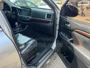 Toyota Highlander Limited 4dr SUV (3.5L 6cyl 6A) 2014 Silver