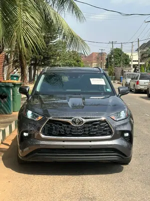 Toyota Highlander XLE 2021 Gray