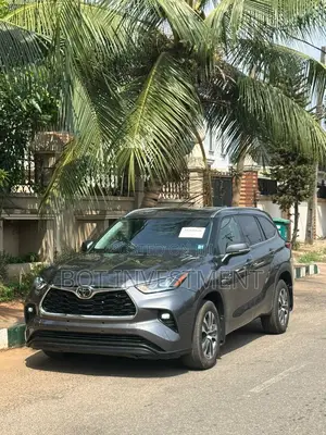 Toyota Highlander XLE 2021 Gray
