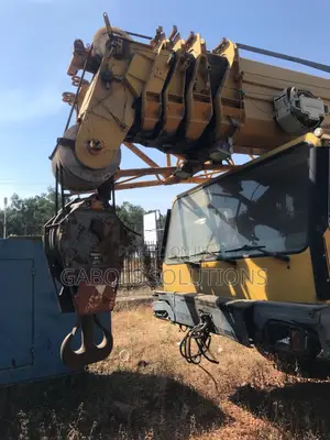 180 Tons Mobile Crane