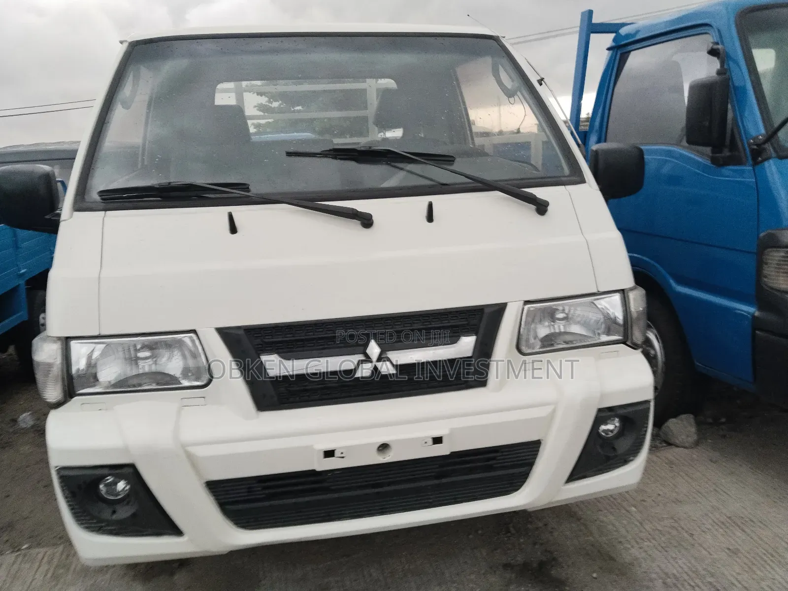 Mitsubishi Delica 2014 White
