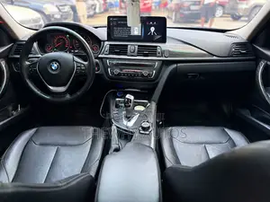 BMW 320i Sedan RWD 2013 Black