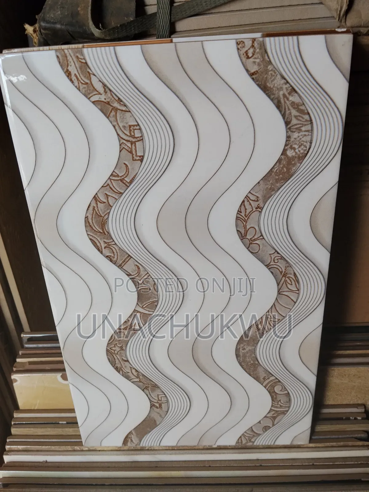 25/40 White Wall Pattern