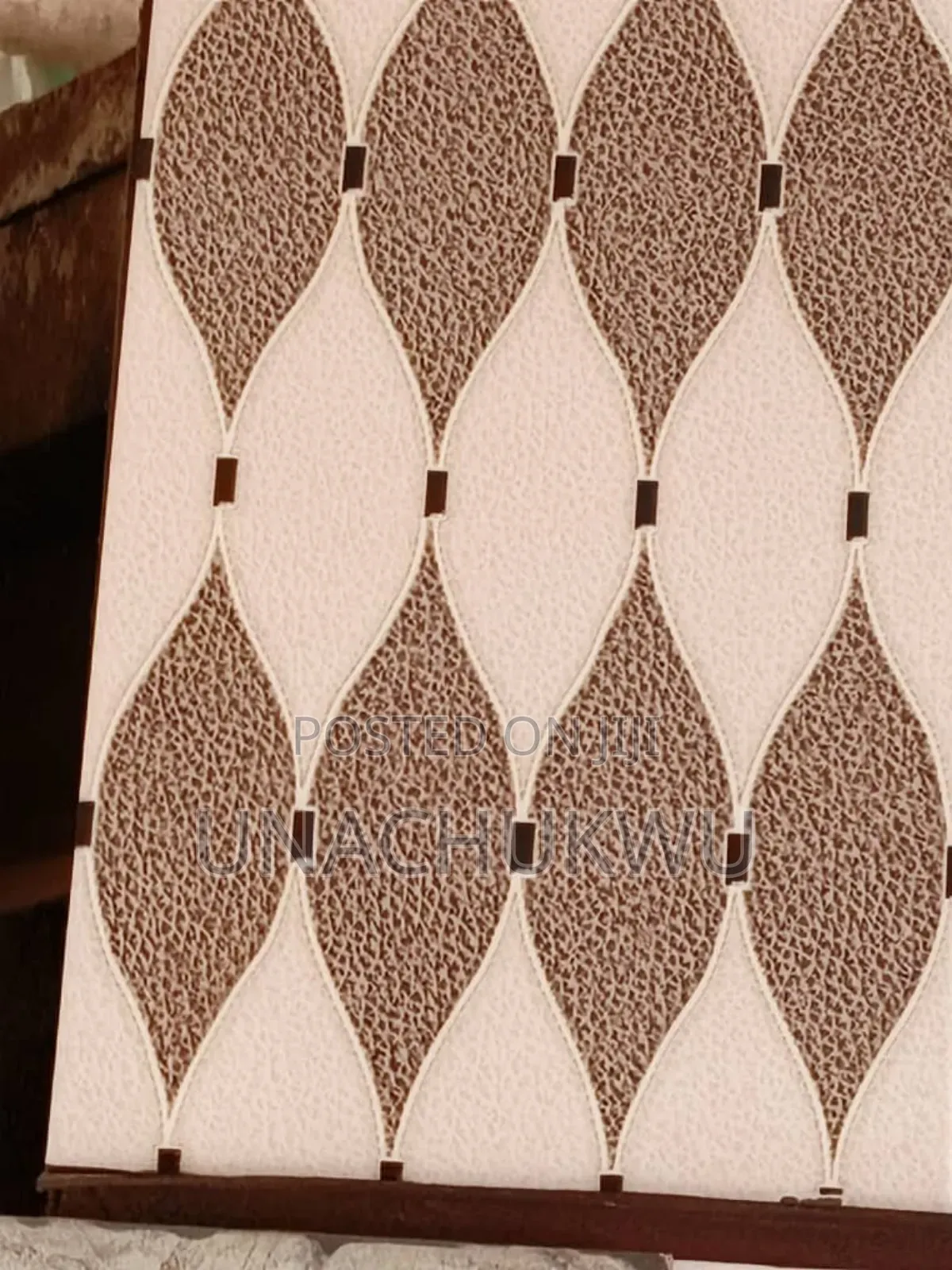 25/40 White Wall Pattern