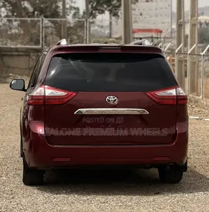 Toyota Sienna 2018 Red