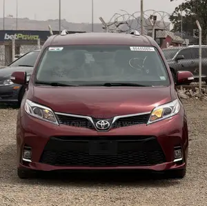 Toyota Sienna 2018 Red