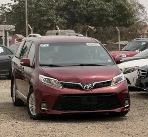 Toyota Sienna 2018 Red