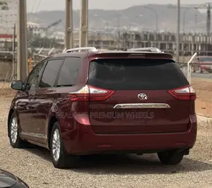 Toyota Sienna 2018 Red