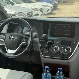Toyota Sienna 2018 Red