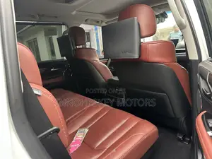 Lexus LX 570 AWD 2019 White