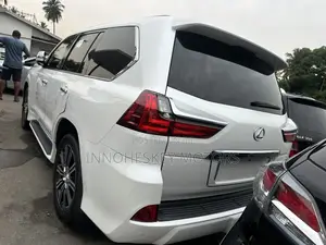 Lexus LX 570 AWD 2019 White