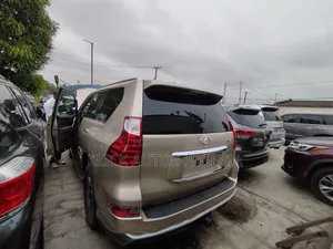 Lexus GX 460 Premium 2012 Gold