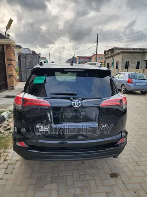Toyota RAV4 LE FWD (2.5L 4cyl 6A) 2017 Black