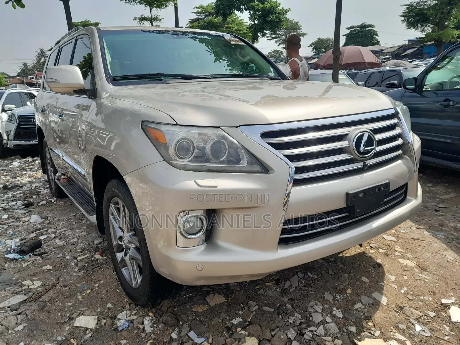 Lexus LX 570 AWD 2016 Gold