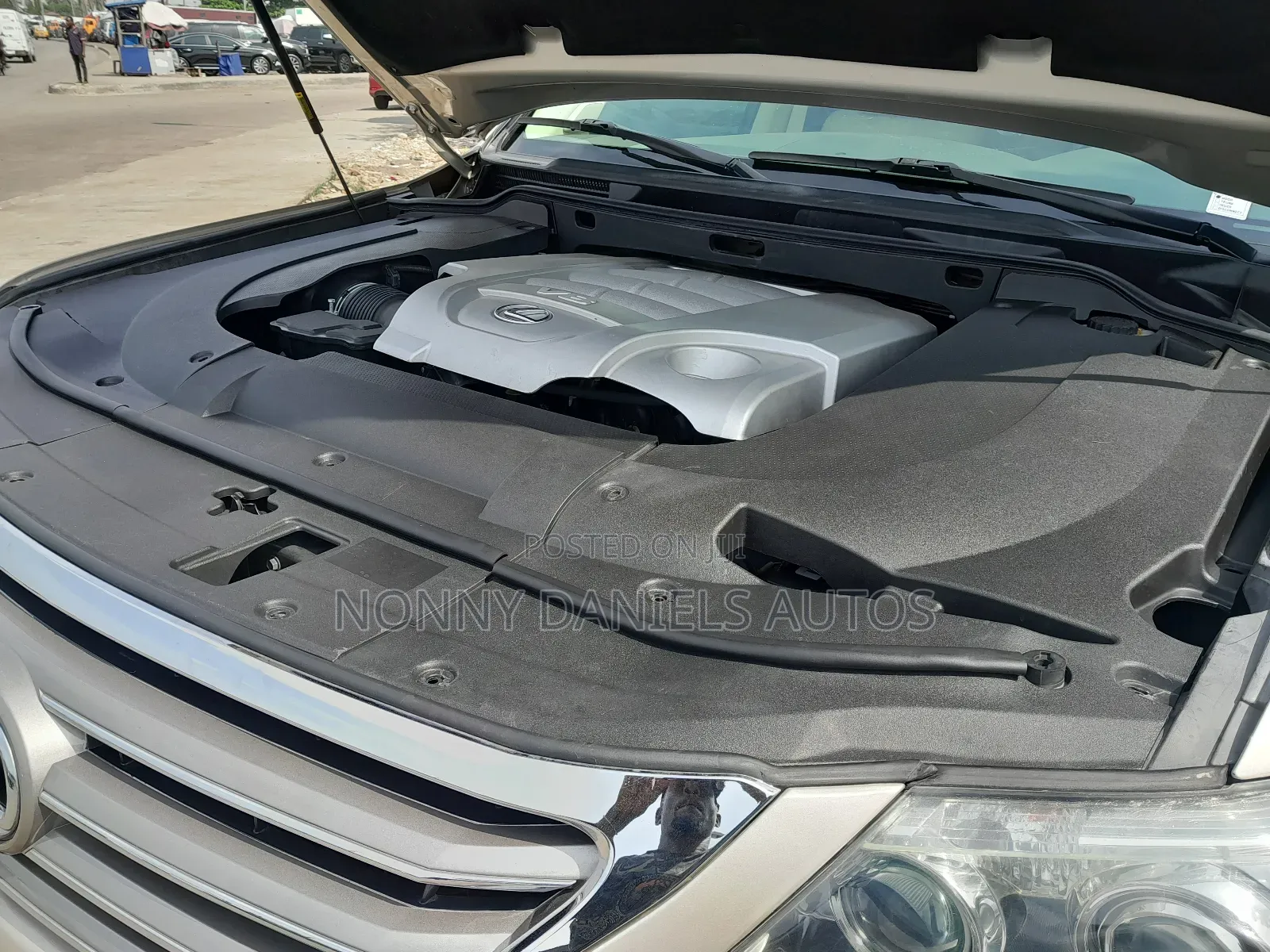 Lexus LX 570 AWD 2016 Gold