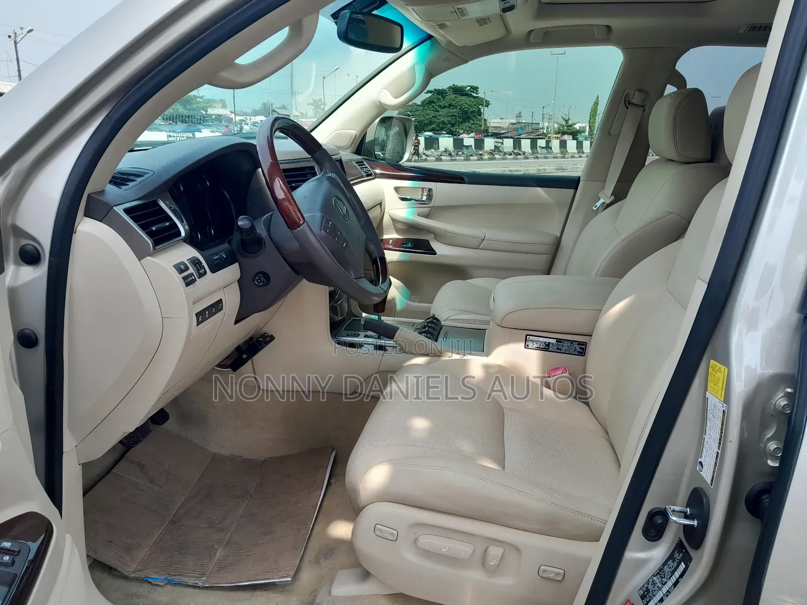 Lexus LX 570 AWD 2016 Gold